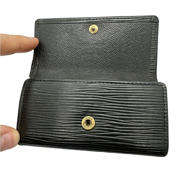 -CA0096 Authentic Louis Vuitton Black Epi Key Holder - Picture 8 of 12